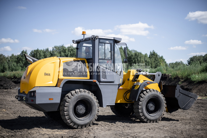 Купить Фронтальный погрузчик ДСТ-Урал L430 (колесный) в компании Русбизнесавто - изображение 8
