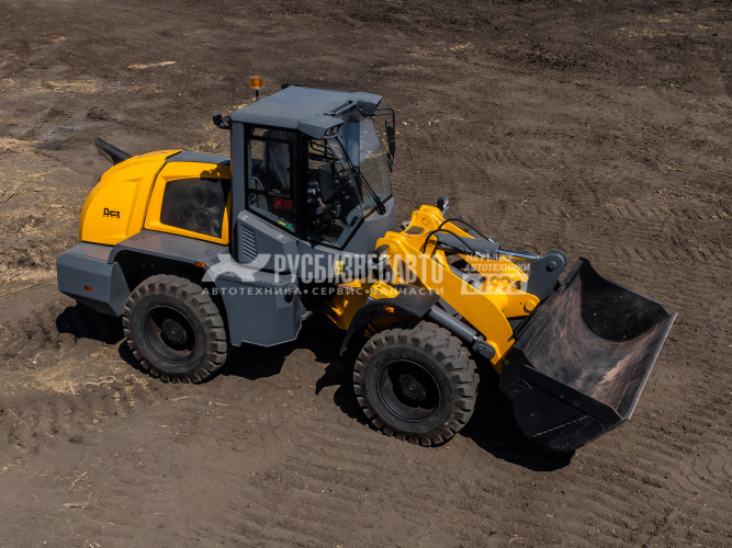 Купить Фронтальный погрузчик ДСТ-Урал L430 (колесный) в компании Русбизнесавто - изображение 0