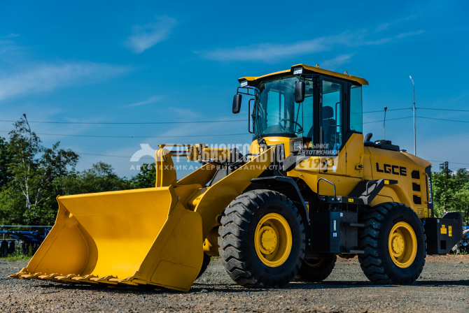 Купить Погрузчик фронтальный LGCE L935H (ковш 2,5 м для легких материалов) в компании Русбизнесавто - изображение 0