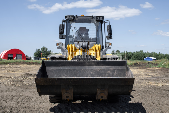 Купить Фронтальный погрузчик ДСТ-Урал L430 (колесный) в компании Русбизнесавто - изображение 15