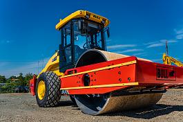 Каток грунтовый полноприводный BULL KS175